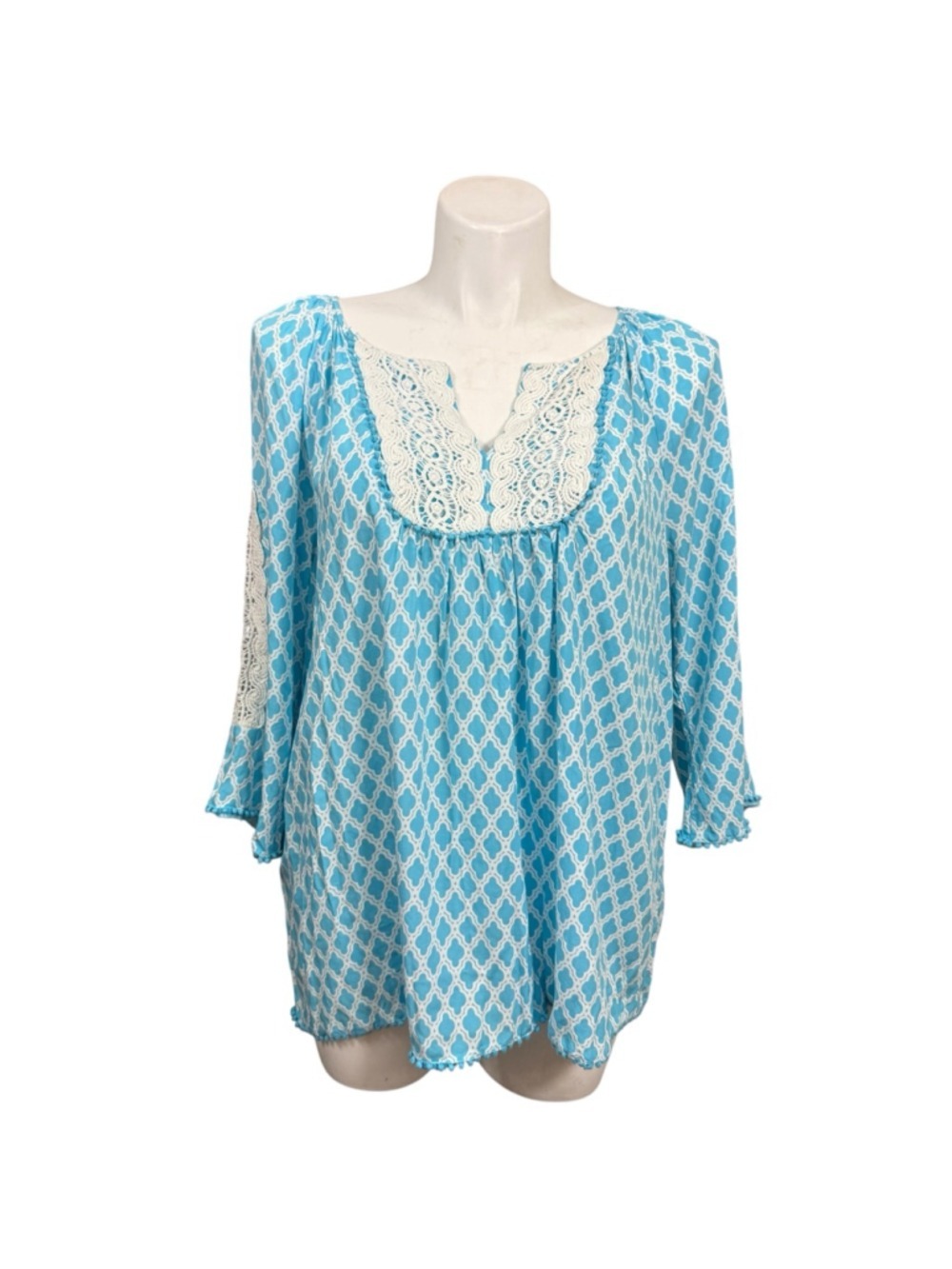 Crown & Ivy Curvy 2X Blue Moroccan Print Lace Boho Peasant Top‎
